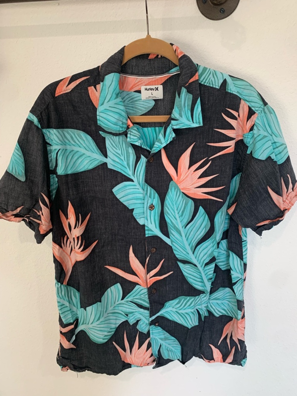 Hurley Men’s Floral Tropical Hawaiian Print Short Sleeve Shirt, Teal & Coral, L